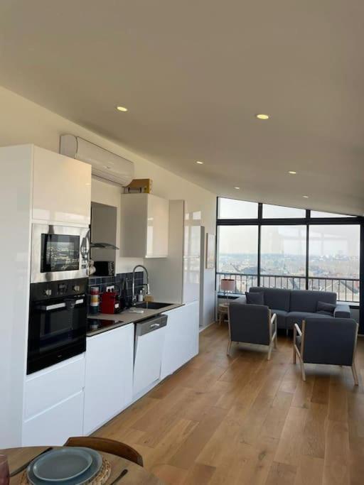 Penthouse / 2 Bedrooms In City Center Of אנז'ה מראה חיצוני תמונה